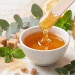 Как убрать мешки под глазами: эффективные методы, процедуры и домашний уход